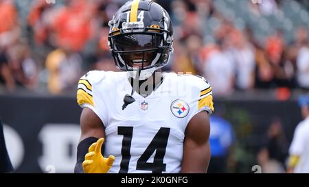 CINCINNATI, OH - SEPTEMBER 11: Pittsburgh Steelers wide receiver George  Pickens (14) during the game against the Pittsburgh Steelers and the  Cincinnati Bengals on September 11, 2022, at Paycor Stadium in Cincinnati