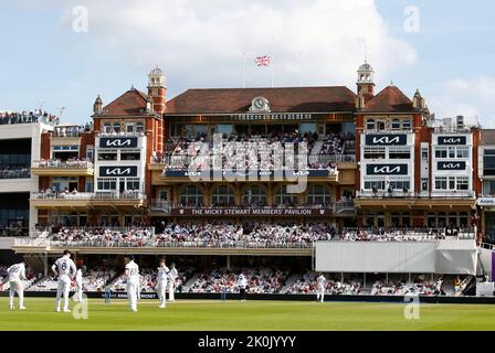 London, United Kingdom - 11.09.2022 : The union flag on top of the pavilion flies at half mast in memory of the Queen during day four of the Third LV= Stock Photo