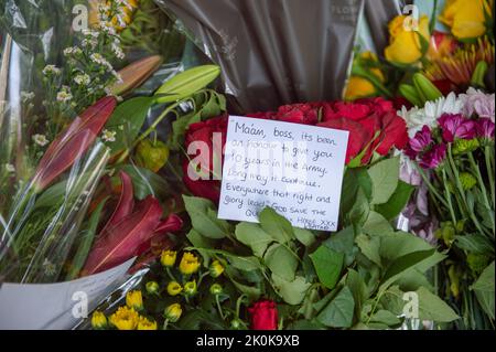 UK. 12th Sep, 2022. Floral tributes laid by members of the public at Green Park in memory of Queen Elizabeth II in London, UK on September 12, 2022. Queen Elizabeth II died on September the 8, 2022 at Balmoral Castle and is succeeded by her eldest son, King Charles III. (Photo by Claire Doherty/Sipa USA) Credit: Sipa USA/Alamy Live News Stock Photo