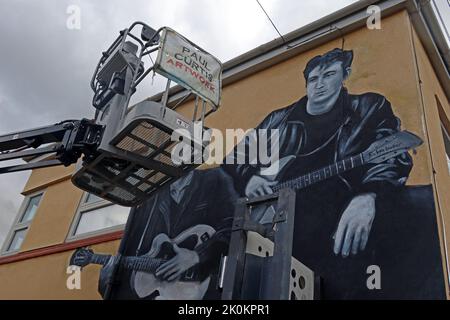 New Paul Curtis artist mural painting on gable end of the Penny Lane Development Trust, Liverpool, L18 John Lennon & Paul McCartney of the Beatles Stock Photo