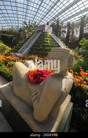 Chacmool, a Mesoamerican statue of a reclining figure display at Gardens by the Bay Stock Photo