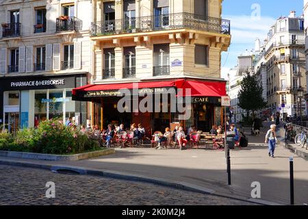 People having coffee, breakfast, on the terrace of the Brasserie Cave La Bourgogne, Latin Quarter, 5th Arrondissement, Paris, France. Stock Photo