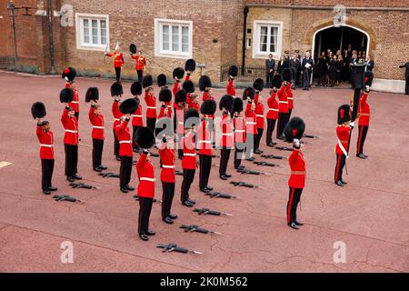 Members of the Coldstream guards raise their bearskins and give three cheers for the King as they take part in the Proclamation ceremony in Friary Cou Stock Photo