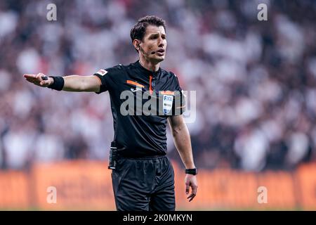 ISTANBUL, TURKEY - SEPTEMBER 12: Referee Halil Umut Meler during the Turkish Super Lig match between Besiktas and Istanbul Basaksehir at the Vodafone Park on September 12, 2022 in Istanbul, Turkey (Photo by /Orange Pictures) Stock Photo