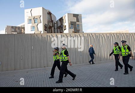 Holyrood, Edinburgh, Scotland, UK. 12th September 2022. Security for King Charles 111 at Scottish Parliament and  Holyrood Palace. Pictured: Police officers at Scottish Parliament building. Credit: Arch White/alamy live news. Stock Photo