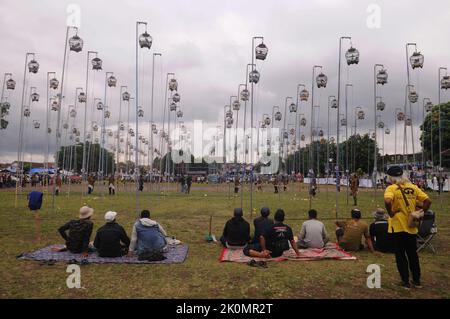 September 11, 2022, ALUN ALUN SELATAN, YOGYAKARTA, Indonesia: Bird lovers from various regions enlivened the Dekukur Bird (Spilopelia chinensis) Natural Sound Art Competition in the South Square area, Yogyakarta, on September 12, 2022. A total of 222 participants were divided into three, beginner, junior, senior. five bird sound indicators namely front sound, middle sound, end sound, basic sound and rhythm style. The Dekukur (Spilopelia chinensis) has a medium-sized body (30 cm) with a pinkish-brown color, the tail of this bird looks long with a thick white outer edge, Wing feathers are darker Stock Photo