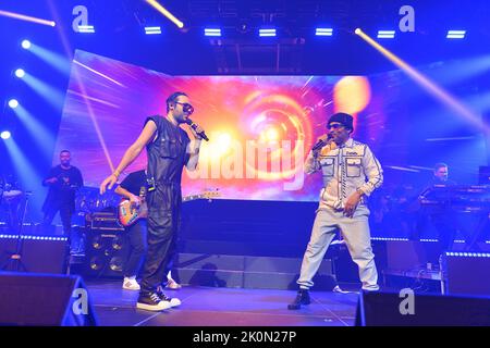 MIAMI, FLORIDA - SEPTEMBER 10: Florentino Primera and Servando Primera perform live on stage during the Servando y Florentino 'En Tu Ciudad' Tour 2022 at James L. Knight Center on September 10, 2022 in Miami, Florida. (Photo by JL/Sipa USA) Stock Photo