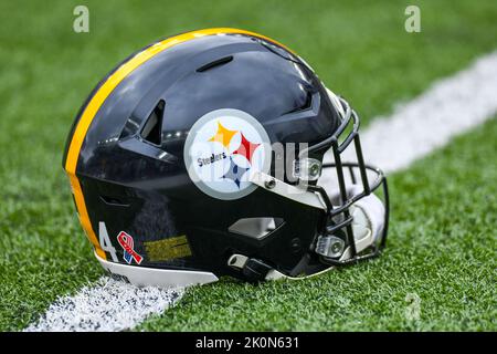 Cincinnati, Ohio, USA. 11th Sep, 2022. September 11th, 2022 Pittsburgh Steelers helmet. Jake Mysliwczyk/BMR (Credit Image: © Jake Mysliwczyk/BMR via ZUMA Press Wire) Stock Photo