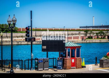 The iconic foot long pier in Chicago, Illinois Stock Photo