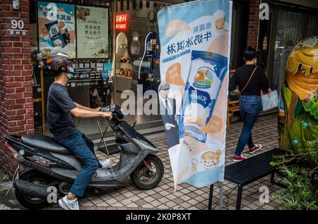 Taipei. 13th Sep, 2022. Ice cream advertisement with an image of Russian President Vladimir Putin in front of a store selling Russian products in Taipei, Taiwan on 13/09/2022 by Wiktor Dabkowski Credit: dpa/Alamy Live News Stock Photo