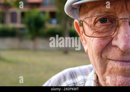 portrait of an elderly man looking at the camera Stock Photo