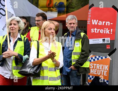Cologne, Germany. 13th Sep, 2022. Employees of Westdeutscher Rundfunk (WDR) demonstrate in front of the broadcasting company for higher wages. Credit: Roberto Pfeil/dpa/Alamy Live News Stock Photo
