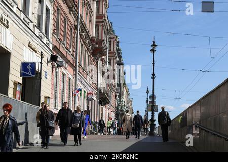Saint Petersburg, Russia. 12th Sep, 2022. Tourists and residents of St. Petersburg walk along Nevsky Prospekt. Credit: SOPA Images Limited/Alamy Live News Stock Photo