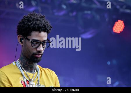 Dover, USA. 16th June, 2018. File: PnB Rock (Rakim Hasheem Allen) performs on state at the FireFly Music Festival at the Woodlands, in Dover, DE, USA, on June 16, 2018. Rakim Hasheem Allen of Philadelphia, PA dead in a robbery in Los Angeles on September 12, 2022. (Photo by Bastiaan Slabbers/Sipa USA) (Photo by Bastiaan Slabbers/Sipa USA) Credit: Sipa USA/Alamy Live News Stock Photo