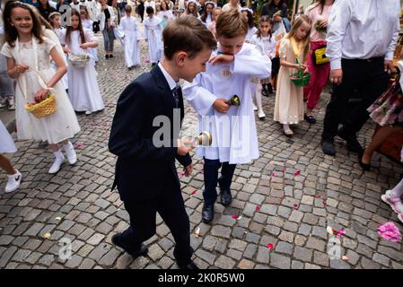 Gdansk, Poland. 12th July, 2021. Kids seen dressed in white during the procession. Corpus Christi - liturgical celebration in the Catholic Church in honor of Jesus Christ in the Blessed Sacrament. A procession of believers passed through the streets of Gda?sk. (Photo by Agnieszka Pazdykiewicz/SOPA Images/Sipa USA) Credit: Sipa USA/Alamy Live News Stock Photo