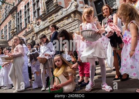 Gdansk, Poland. 12th July, 2021. Kids seen dressed in white dresses during the procession. Corpus Christi - liturgical celebration in the Catholic Church in honor of Jesus Christ in the Blessed Sacrament. A procession of believers passed through the streets of Gda?sk. (Credit Image: © Agnieszka Pazdykiewicz/SOPA Images via ZUMA Press Wire) Stock Photo