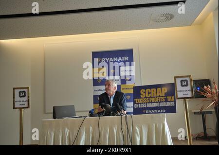 Budapest, Hungary, 13/09/2022, The CEO of Ryanair, Michael O’Leary holds a press conference in Budapest announcing that Ryanair is Suspending some flight operations and lowering the frequency on others this winter with a sign saying 'Scrap 'Excess Profits' Tax on loss making airlines' due to the Hungarian government's new Airline Tax system charging about 10 usd for intra-Europe and 25 usd for all other flights, Budapest, Hungary, 13th Sep 2022, Balint Szentgallay / Alamy Live News Stock Photo