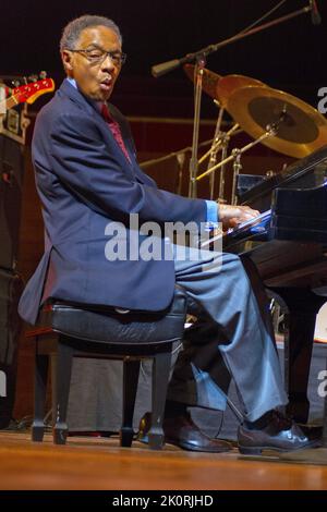 September 13, 2022: RAMSEY LEWIS, the renowned jazz pianist whose music entertained fans over a more than 60-year career that began with the Ramsey Lewis Trio and made him one of the country's most successful jazz musicians, has died. He was 87. FILE PICTURE SHOT ON: September 1, 2018, Chicago, Illinois, USA:  The 40th Chicago Annual Jazz Festival is taking place from August 24 - September 2 at venues across Chicago. The main event occurs in Millennium Park on multiple stages.  Ramsey Lewis, legendary pianist and composer highlighted Saturday evening's performances. (Credit Image: © Karen I. H Stock Photo