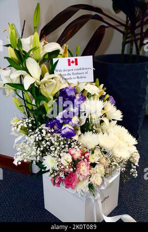 La Paz, Bolivia 13th September 2022: A floral tribute and message of sympathy from the Canadian Embassy in the British Embassy in La Paz in honour of Queen Elizabeth II, who died at Balmoral Castle on on 8th September aged 96 after reigning for 70 years and 214 days, the longest reign of any British monarch. Stock Photo