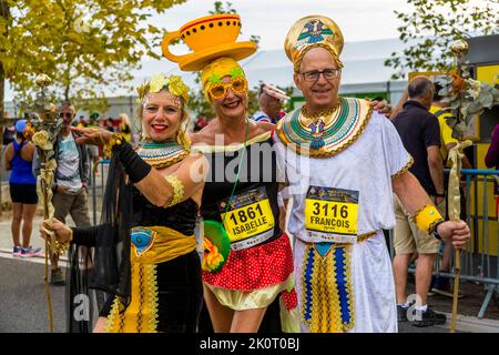 Before the start of the Marathon des Chateaux du Medoc there is the defilee of the costumes. From loudspeakers sounds famous film music and on the street on the banks of the Gironde meets a pair of Egyptian rulers, a well-tempered teacup Stock Photo