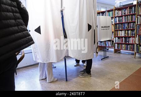 The Swedish parliamentary elections, election day, during Sunday in Stockholm, Sweden. In the picture: Voters at Östermalm library, Stockholm, Sweden. Stock Photo