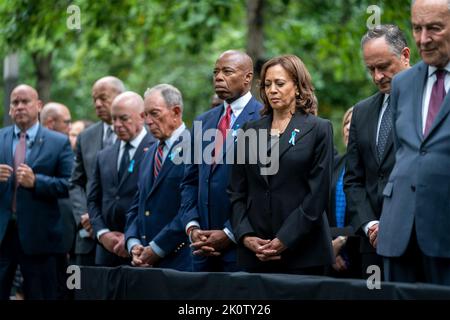 New York, United States of America. 11 September, 2022. U.S Vice President Kamala Harris, center, stands during a moment of silence at the ceremony remembering the victims of the 9/11 attacks at the National September 11 Memorial Museum, September 11, 2022 in New York City. Standing left to right are: Homeland Security Secretary Alejandro Mayorkas, former Mayor Michael Bloomberg, Mayor Eric Adams, Vice President Kamala Harris, Second Gentleman Doug Emhoff and Senate Majority Leader Chuck Schumer.  Credit: Lawrence Jackson/White House Photo/Alamy Live News Stock Photo