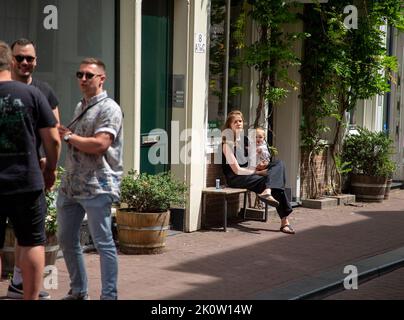 Mother and child sitting on a bench in Amsterdam Stock Photo