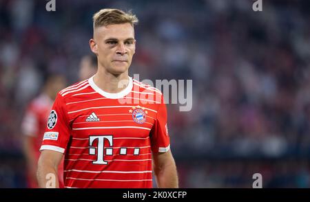 Munich, Germany. 13th Sep, 2022. Soccer: Champions League, Bayern Munich - FC Barcelona, Group Stage, Group C, Matchday 2 at Allianz Arena. Joshua Kimmich of Munich in action. Credit: Sven Hoppe/dpa/Alamy Live News Stock Photo