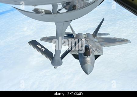 Texas, USA. 25th Aug, 2022. A F-22 Raptor with the Demonstration Team from Joint Base Langley-Eustis flies next to a KC-135R Stratotanker with the 155th Air Refueling Wing, August. 25, 2022, during an air refueling. F-22 pilots received fuel from the 173rd Air Refueling Squadron in order to arrive and prepare for their air show in South Padre Island, Texas. Credit: U.S. National Guard/ZUMA Press Wire Service/ZUMAPRESS.com/Alamy Live News Stock Photo