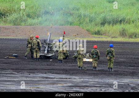 Japan Ground Self-Defense Force soldiers fire 120 mm mortar systems Stock Photo