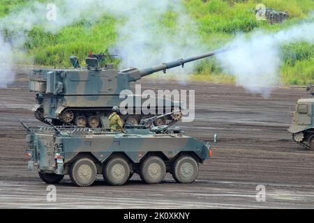 JGSDF The Type 99 155 mm self-propelled howitzer, Type 96 Armored Personnel Carrier foreground. Stock Photo