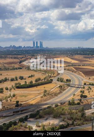 Madrid, Spain. 13th Sep, 2022. A highway leads towards the Spanish capital Madrid. Credit: Jan Woitas/dpa/Alamy Live News Stock Photo