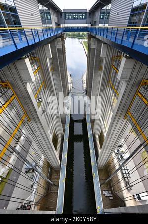 14 September 2022, Brandenburg, Niederfinow: The trough with the water stands at the lower access for ships to the new ship lift. The dimensions of the new ship lift are enormous. The trough, in which the ships can travel up or down the approximately 36 meters in the elevator, weighs 9800 tons. After around 14 years of construction, the inauguration of the giant ship lift is now scheduled for October 4, 2022. The Federal Waterways and Shipping Administration has invested around 520 million euros in the new lift. The new facility will then be available for general shipping traffic from 05.10.20 Stock Photo