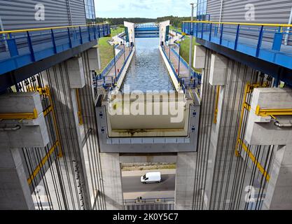 14 September 2022, Brandenburg, Niederfinow: View of the channel of the upper access for ships to the new ship lift (the trough is just below and therefore not in the picture). The dimensions of the new ship lift are enormous. The trough, in which the ships can travel up or down the approximately 36 meters in the elevator, weighs 9800 tons. After around 14 years of construction, the inauguration of the giant ship elevator is now scheduled for October 4, 2022. The Federal Waterways and Shipping Administration has invested around 520 million euros in the new lift. Photo: Patrick Pleul/dpa Stock Photo