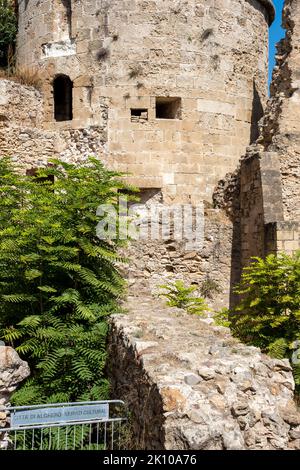Detail view of a dilapidated tower of the ramparts surrounding the old town of Alghero, Sardinia, Italy Stock Photo