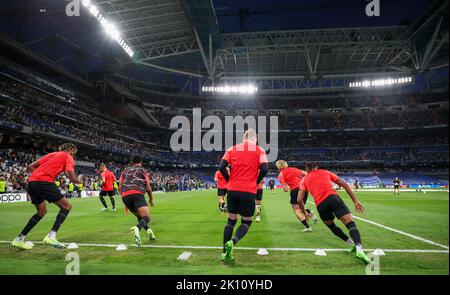 Madrid, Spain. 14th Sep, 2022. Soccer: Champions League, Group Stage, Group F, Matchday 2 Real Madrid - RB Leipzig at Santiago Bernabeu Stadium. Leipzig's players warm up before the game. Credit: Jan Woitas/dpa/Alamy Live News Stock Photo