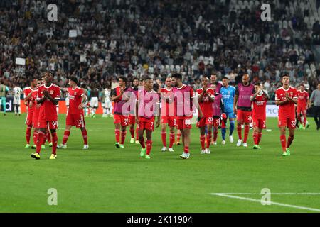 Turin, Italy. 14th Sep, 2022. Players of SL Benfica celebrate after winning the Uefa Champions League Group H match beetween Juventus Fc and SL Benfica at Allianz Stadium on September 14, 2022 in Turin, Italy . Credit: Marco Canoniero/Alamy Live News Stock Photo