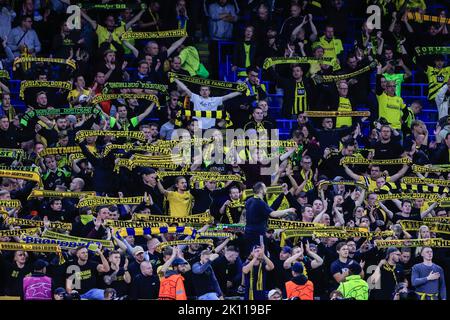 Manchester, UK. 14th Sep, 2022. Borussia Dortmund fans sing after the final whistle during the UEFA Champions League match Manchester City vs Borussia Dortmund at Etihad Stadium, Manchester, United Kingdom, 14th September 2022 (Photo by Conor Molloy/News Images) Credit: News Images LTD/Alamy Live News Stock Photo