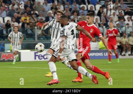 Turin, Italy. 14th Sep, 2022. Allianz Stadium, Turin, Italy, September 14, 2022, Gleison Bremer (Juventus FC) in dangerous action during Juventus FC vs SL Benfica - UEFA Champions League football match Credit: Live Media Publishing Group/Alamy Live News Stock Photo
