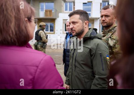 Izium, Ukraine. 14th Sep, 2022. Ukrainian President Volodymyr Zelenskyy, greets residents during a visit to the formerly occupied region, September 14, 2022 in Izium, Kharkiv region, Ukraine. Zelensky made a surprise visit to the city recaptured from Russia during a Ukrainian counteroffensive. Credit: Ukrainian Presidential Press Office/Ukraine Presidency/Alamy Live News Stock Photo