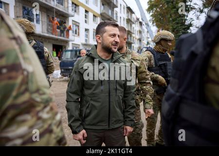 Izium, Ukraine. 14th Sep, 2022. Ukrainian President Volodymyr Zelenskyy, speaks with residents and views destruction during a visit to the recaptured region, September 14, 2022 in Izium, Kharkiv region, Ukraine. Zelensky made a surprise visit to the city recaptured from Russia during a Ukrainian counteroffensive. Credit: Ukrainian Presidential Press Office/Ukraine Presidency/Alamy Live News Stock Photo