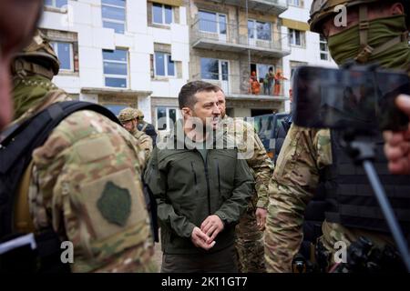 Izium, Ukraine. 14th Sep, 2022. Ukrainian President Volodymyr Zelenskyy, speaks with residents and views destruction during a visit to the recaptured region, September 14, 2022 in Izium, Kharkiv region, Ukraine. Zelensky made a surprise visit to the city recaptured from Russia during a Ukrainian counteroffensive. Credit: Ukrainian Presidential Press Office/Ukraine Presidency/Alamy Live News Stock Photo