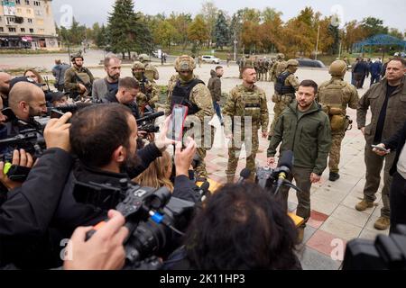 Izium, Ukraine. 14th Sep, 2022. Izium, Ukraine. 14 September, 2022. Ukrainian President Volodymyr Zelenskyy, speaks with the media following the raising of the national flag outside the damaged city hall building, September 14, 2022 in Izium, Kharkiv region, Ukraine. Zelensky made a surprise visit to the city recaptured from Russia during a Ukrainian counteroffensive. Credit: Planetpix/Alamy Live News Stock Photo