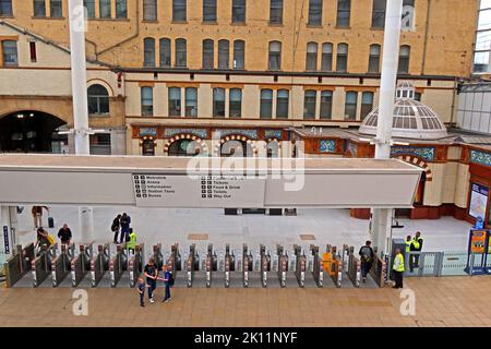 Ticket gates, concourse at Victoria Station Approach, Manchester, England, UK,  M3 1WY Stock Photo