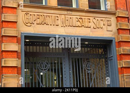 Wrought iron gates at Co-Operative Wholesale Society Ltd, Co-Op, Balloon Street, Manchester, Lancashire, England, UK, M4 4BE Stock Photo