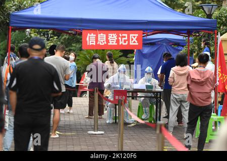 GUIYANG, CHINA - SEPTEMBER 15, 2022 - Residents conduct temperature measurement, code scanning and nucleic acid sampling in an orderly manner in Guiya Stock Photo