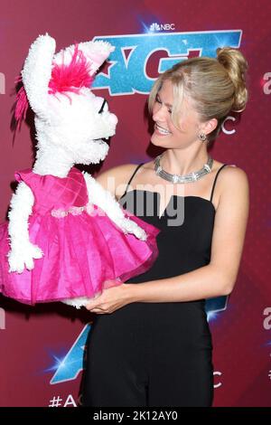 Pasadena, CA. 14th Sep, 2022. Darci Lynne Farmer, Petunia at arrivals for AMERICA'S GOT TALENT (AGT) Season 17 Finale, Sheraton Pasadena Hotel, Pasadena, CA September 14, 2022. Credit: Priscilla Grant/Everett Collection/Alamy Live News Stock Photo