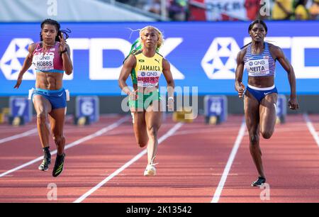 Aleia Hobbs, Shelly-Ann Fraser Pryce and Daryll Neita competing in the women’s100m semi-final at the World Athletics Championships, Hayward Field, Eug Stock Photo