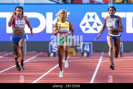 Aleia Hobbs, Shelly-Ann Fraser Pryce and Daryll Neita competing in the women’s100m semi-final at the World Athletics Championships, Hayward Field, Eug Stock Photo