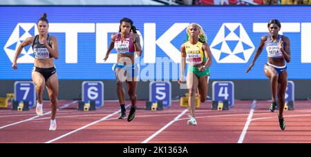 Zoe Hobbs, Aleia Hobbs, Shelly-Ann Fraser Pryce and Daryll Neita competing in the women’s100m semi-final at the World Athletics Championships, Hayward Stock Photo